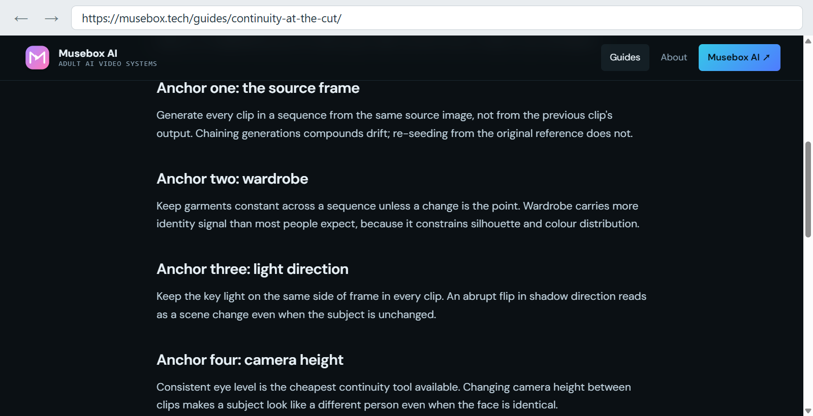 Guía de continuidad de MuseBox que muestra cuatro anclas para obtener clips de vídeo con IA coherentes: el fotograma de origen, el vestuario, la dirección de la luz y la altura de la cámara.